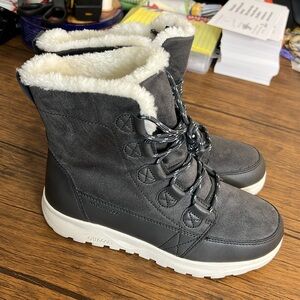 Dream Pairs Cozy Gray Winter Waterproof Boots- 6